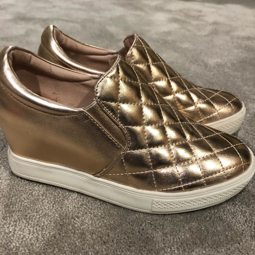 Pink metallic wedge sneakers